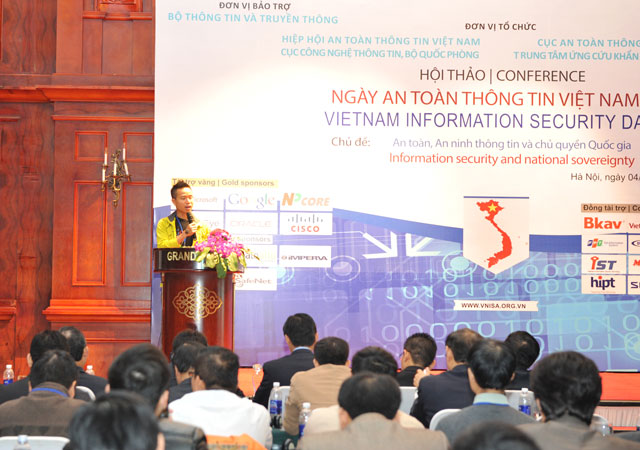 Ông Dương Ngọc Thái – đại diện Google trình bày tham luận tại Hội thảo