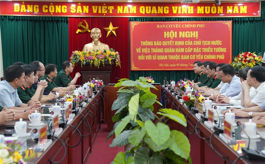 Thăng quân hàm cấp bậc Thiếu tướng đối với hai sĩ quan thuộc Ban Cơ yếu Chính phủ