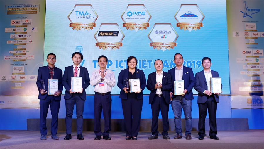 Hội Tin học TPHCM trao giải thưởng TOP ICT Việt Nam 2019