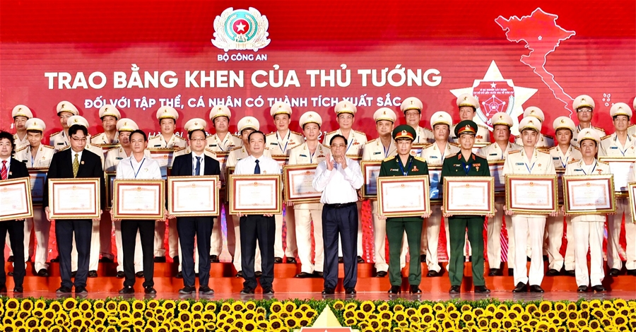 Thủ tướng Phạm Minh Chính dự Hội nghị tổng kết 2 dự án trọng điểm và Lễ công bố vận hành hệ thống