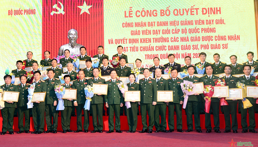 Bộ Quốc phòng công bố quyết định giảng viên dạy giỏi và khen thưởng nhà giáo quân đội