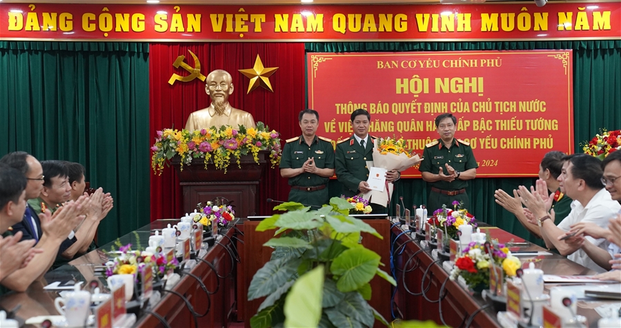 Thăng quân hàm cấp bậc Thiếu tướng đối với hai sĩ quan thuộc Ban Cơ yếu Chính phủ