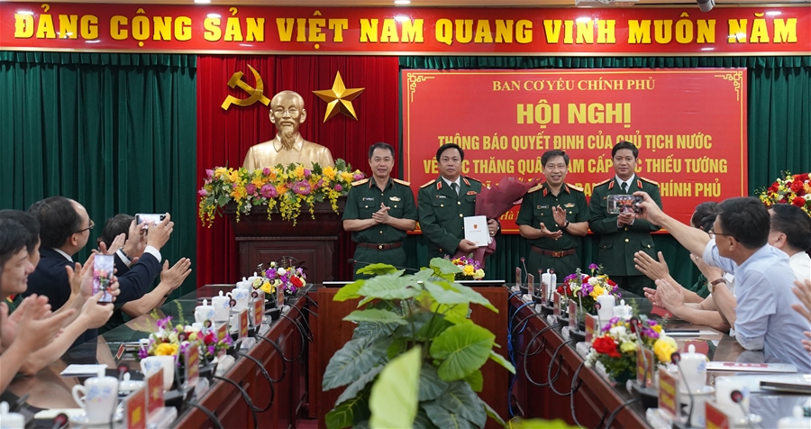 Thăng quân hàm cấp bậc Thiếu tướng đối với hai sĩ quan thuộc Ban Cơ yếu Chính phủ