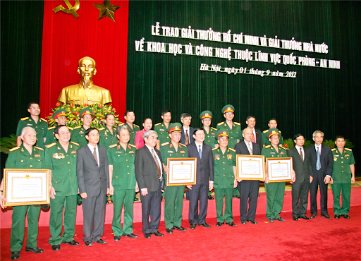 Trao giải thưởng KH-CN của Nhà nước trong lĩnh vực Quốc phòng - An ninh 2012