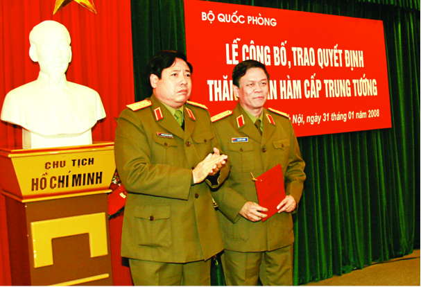 Đồng chí Nguyễn Chiến - Trưởng ban Ban Cơ yếu Chính phủ được thăng quân hàm cấp Trung tướng