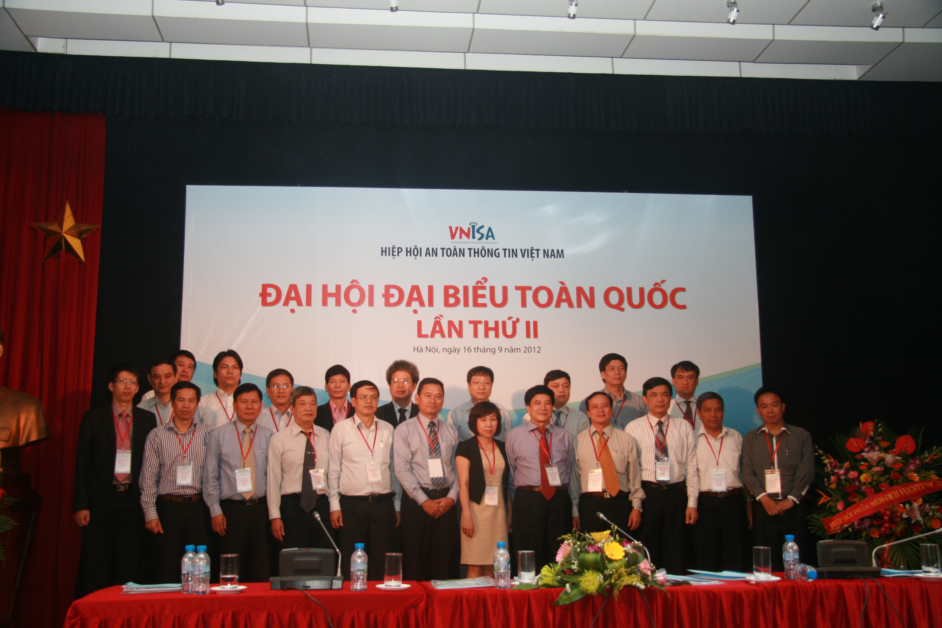 3. Ban chấp hành Hiệp hội An toàn thông tin Việt nam nhiệm kỳ II (2012-2017) ra mắt Đại hội.