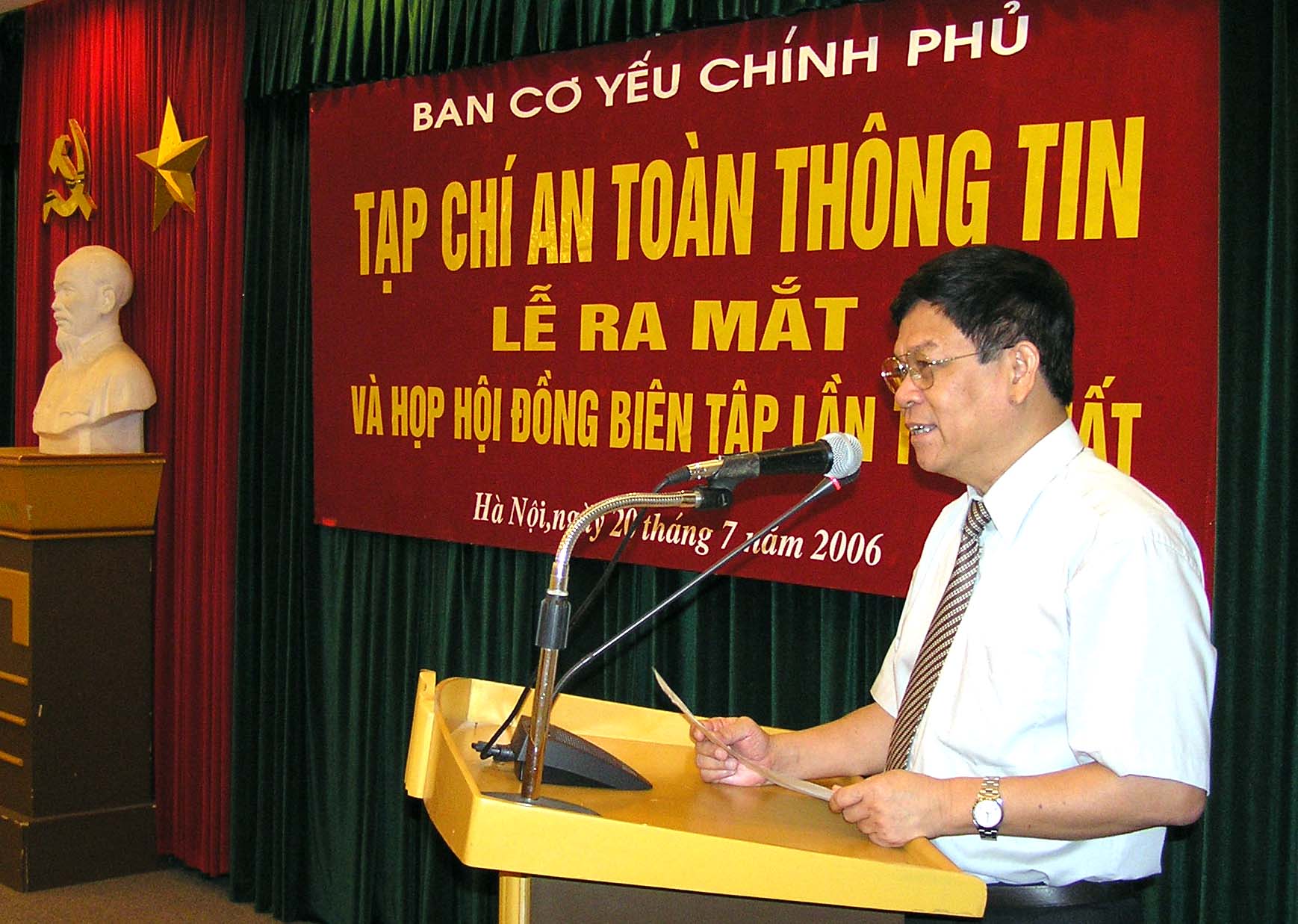 TS. Nguyễn Chiến - Trưởng ban Ban Cơ yếu Chính phủ phát biểu chúc mừng Tạp chí ATTT ra mắt
