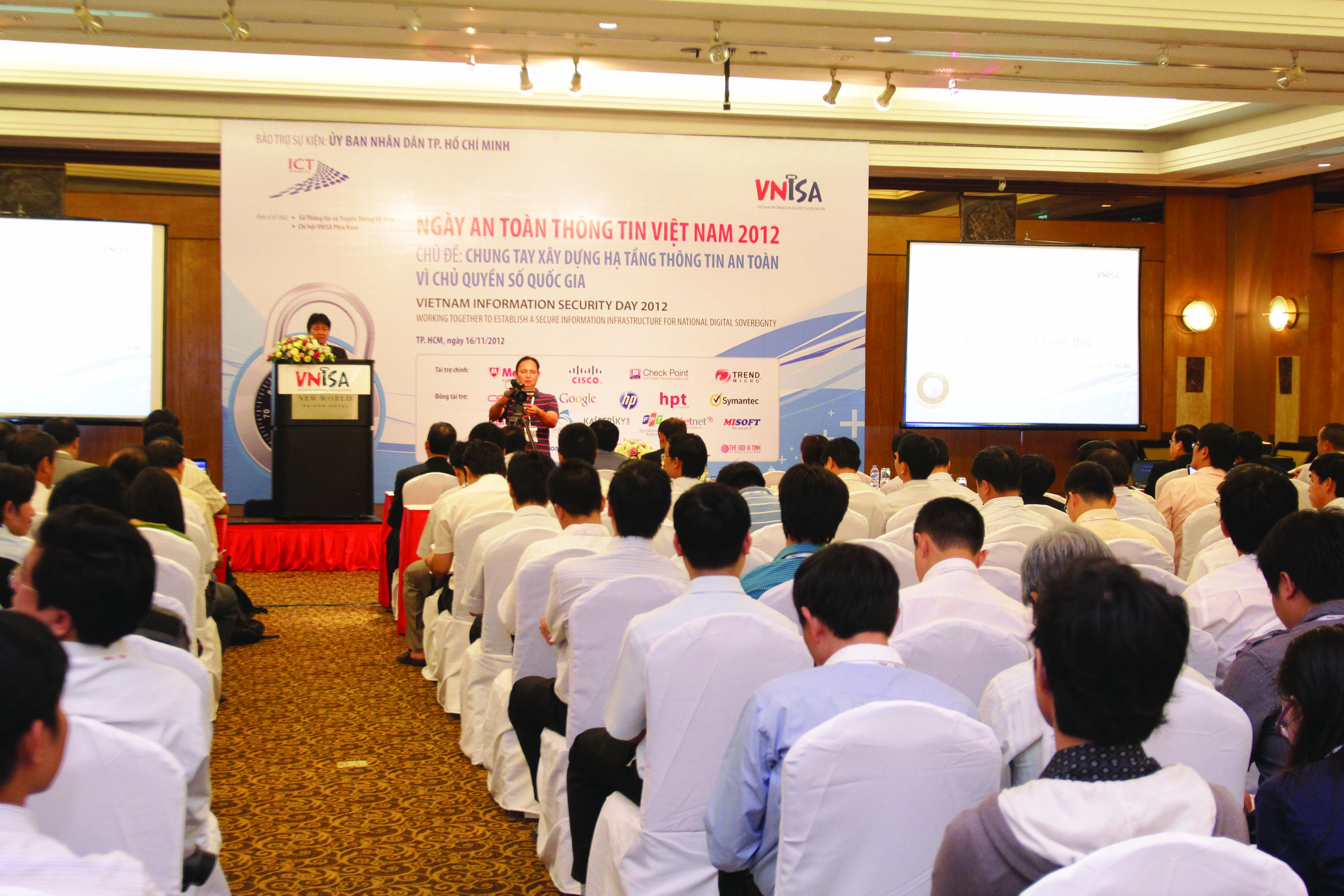 Các đại biểu dự Hội thảo Ngày An toàn thông tin Việt Nam 2012 tại TP Hồ Chí Minh