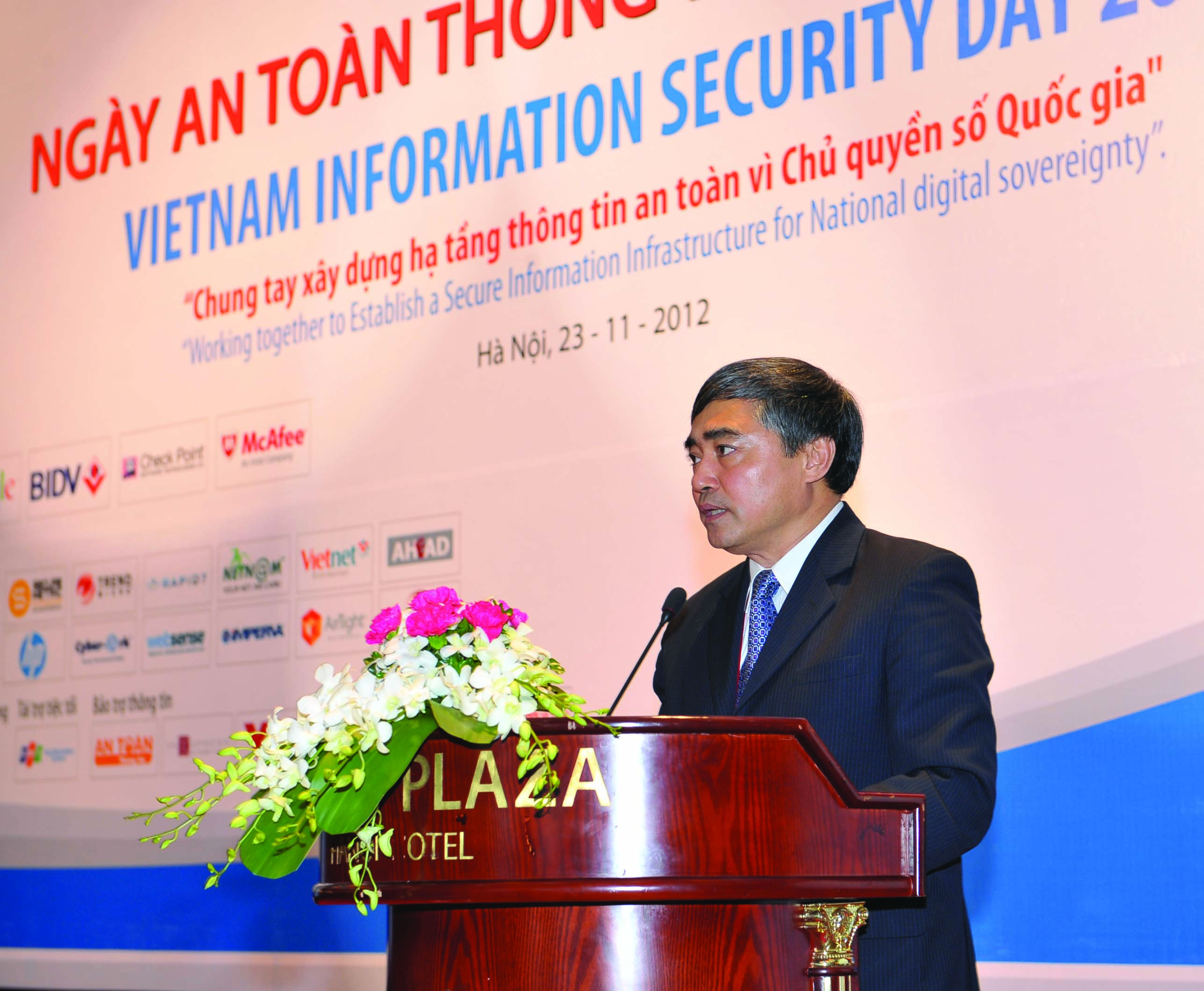 Thứ trưởng Bộ TT&TT, TS. Nguyễn Minh Hồng phát biểu chào mừng Hội thảo “Ngày An toàn thông tin 2012” tại Hà Nội