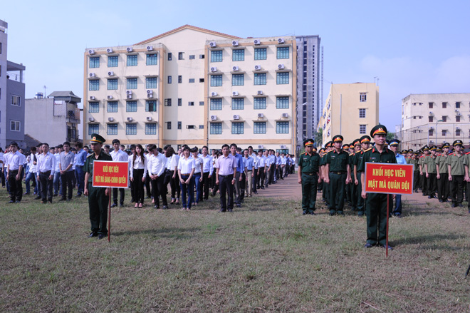 Các Học viên, sinh viên Học viện KTMM tham dự Lễ Khai giảng năm học 2013-2014