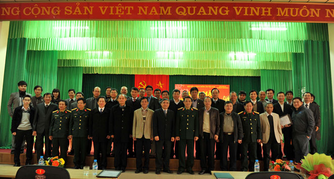 Các Đại biểu dự buổi Gặp mặt đầu xuân Giáp Ngọ của VNISA chụp ảnh lưu niệm.