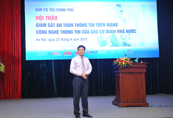 Đồng chí Trần Đức Sự, Giám đốc Trung tâm CNTT&GSANM trình bày tham luận tại Hội thảo