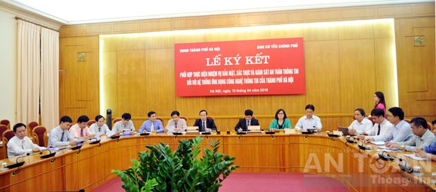 Ban Cơ yếu Chính phủ và Ủy ban Nhân dân Thành phố Hà Nội ký thỏa thuận phối hợp bảo đảm an toàn thông tin
