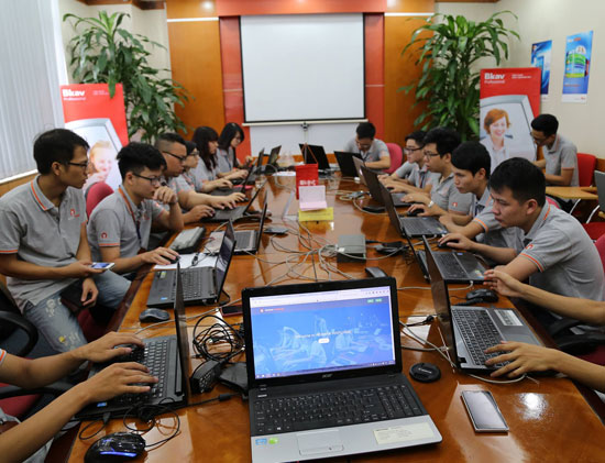 Ba đội Việt Nam nhận trọn giải thưởng cuộc thi an toàn mạng WhiteHat Contest 11