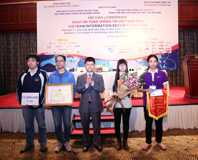 Đội Đại học Công nghệ - Đại học Quốc gia Hà Nội đoạt chức vô địch cuộc thi Sinh viên với An toàn thông tin 2016