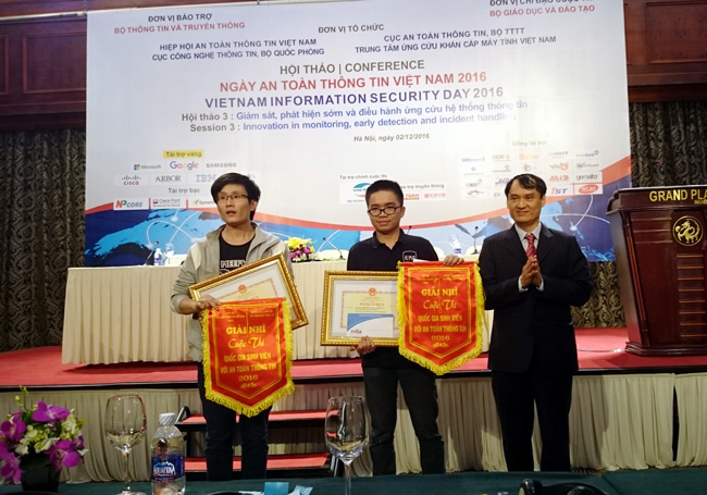 Đội Đại học Công nghệ - Đại học Quốc gia Hà Nội đoạt chức vô địch cuộc thi Sinh viên với An toàn thông tin 2016