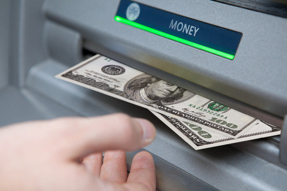 Lấy cắp tiền qua truy cập vật lý hệ thống mạng của ATM