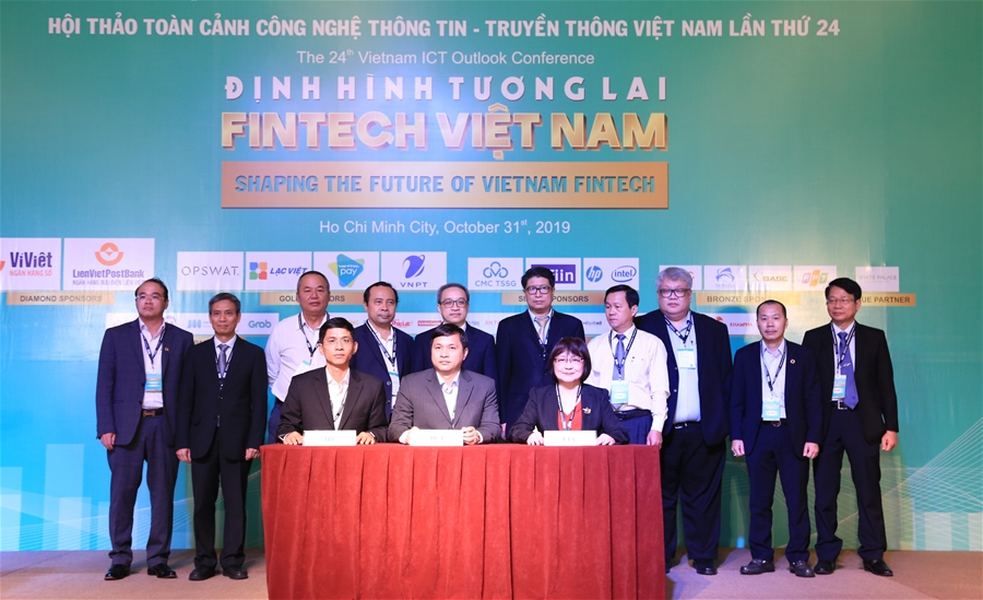 Hội thảo Toàn cảnh CNTT-TT Việt Nam lần thứ 24: Định hình tương lai Fintech Việt Nam