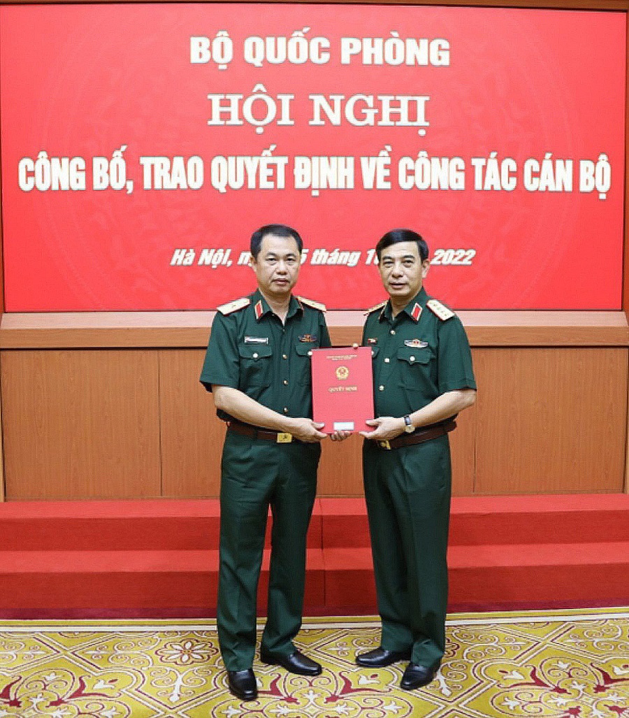 Phó Trưởng ban Ban Cơ yếu Chính phủ và Cục trưởng Cục Cơ yếu Bộ Tổng Tham mưu được thăng quân hàm Thiếu tướng