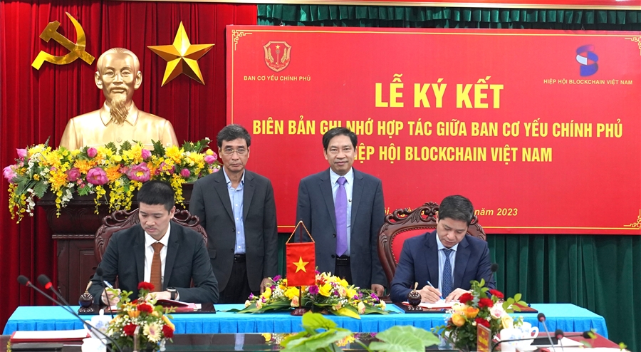 Ban Cơ yếu Chính phủ ký kết biên bản ghi nhớ hợp tác với Hiệp hội Blockchain Việt Nam